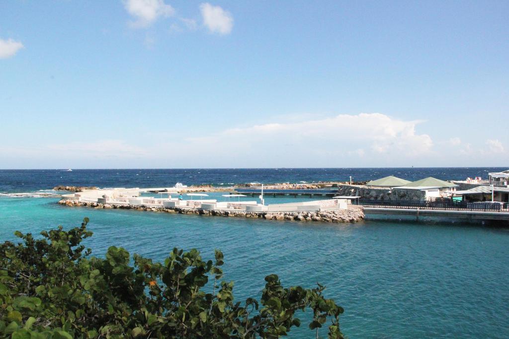 Ocean Sky Apartments Willemstad Luaran gambar